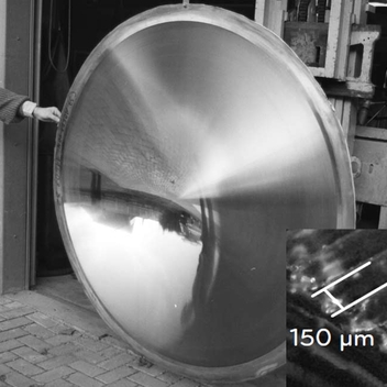 Galvanoform einer Großfresnellinse mit optischer Genauigkeit. Feinstruktur im unteren rechten Bildausschnitt