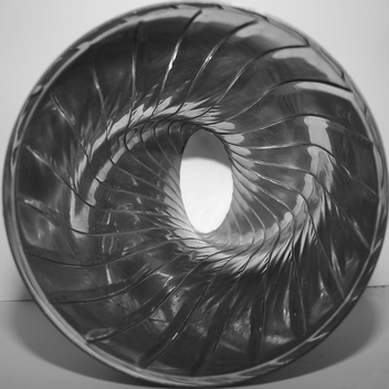 Moderne Kunst - mit einem Hauch Hart-Nickel überzogen. Von ELEKTROFORM gut geschützt gegen korrosive Witterungseinflüsse.