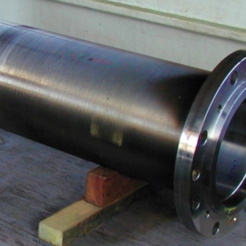 Schabewärmetauscher-Rohr für die Lebensmittelherstellung. Im Rohr schaben scharfe Messer.