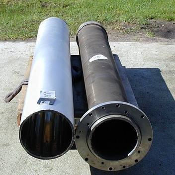 Schabewärmetauscher-Rohre
Die Rohre aus Nickel werden in der Prozessindustrie (z.B. Lebensmittelindustrie) verwendet. Linkes Rohr: galvanisch gefertigt von ELEKTROFORM. Länge 2500 mm, Durchm. 280 mm, Nickeschicht ca. 10 mm. Rechts: konventionell