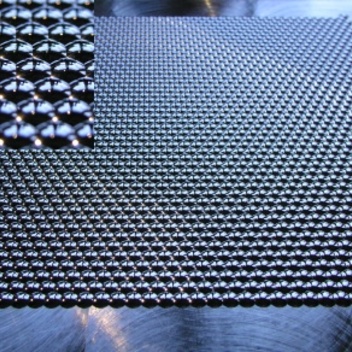 Galvanoform

Solche Konturen (oben links, vergrößerter Ausschnitt) lassen sich nur durch Galvanoformung herstellen. Die Genauigkeit liegt unterhalb eines Mikrometers.